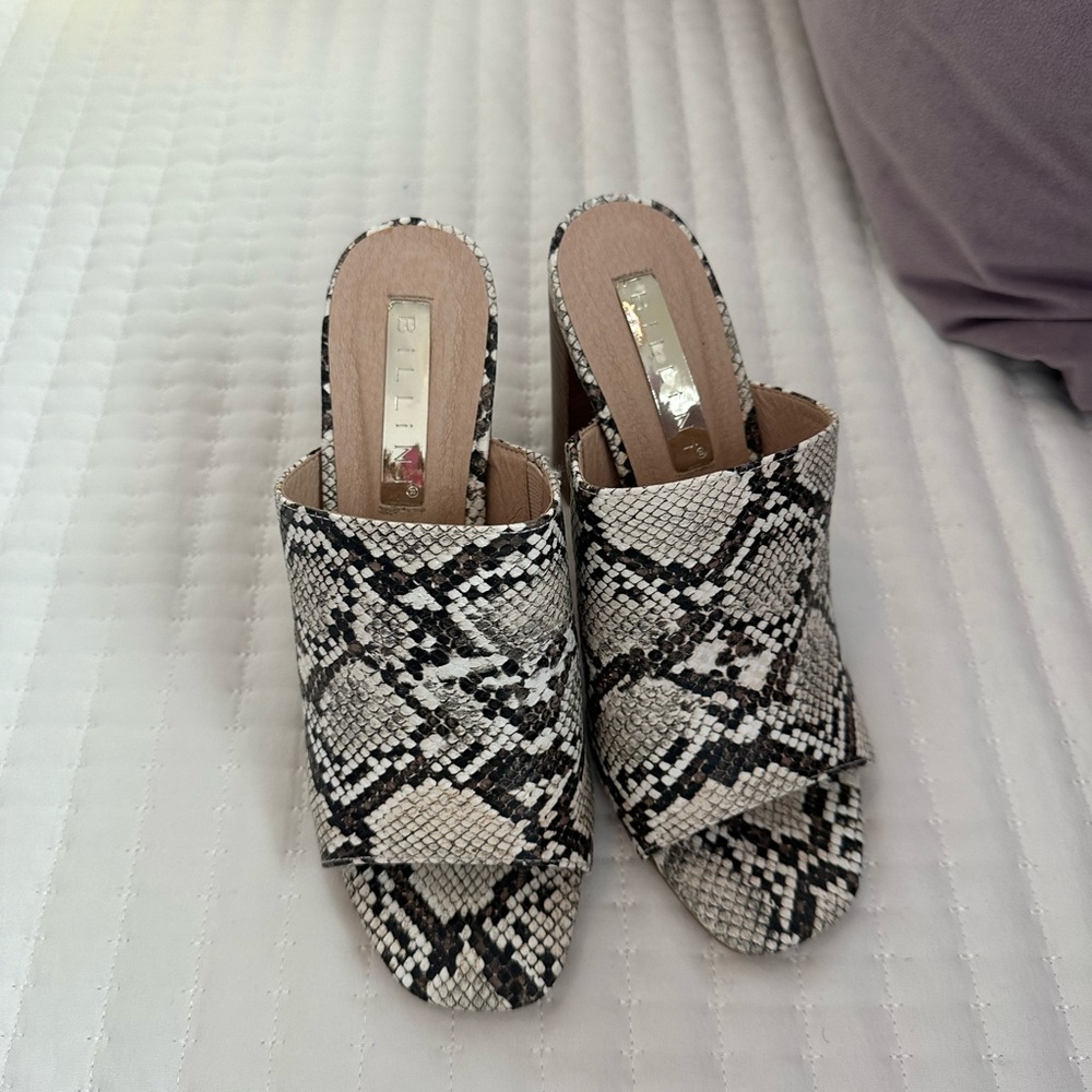 BILLINI block heel. open toe snakeskin heel | Size: 7